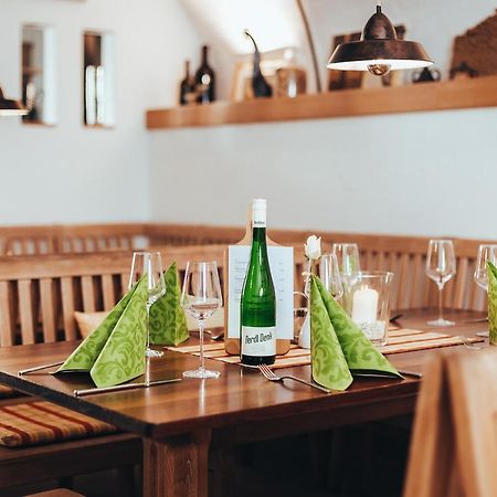 Weingut Ferdl Denk Hotel ไวส์เซินเคียร์เชิน อินแดร์ วาคเอา ภายนอก รูปภาพ