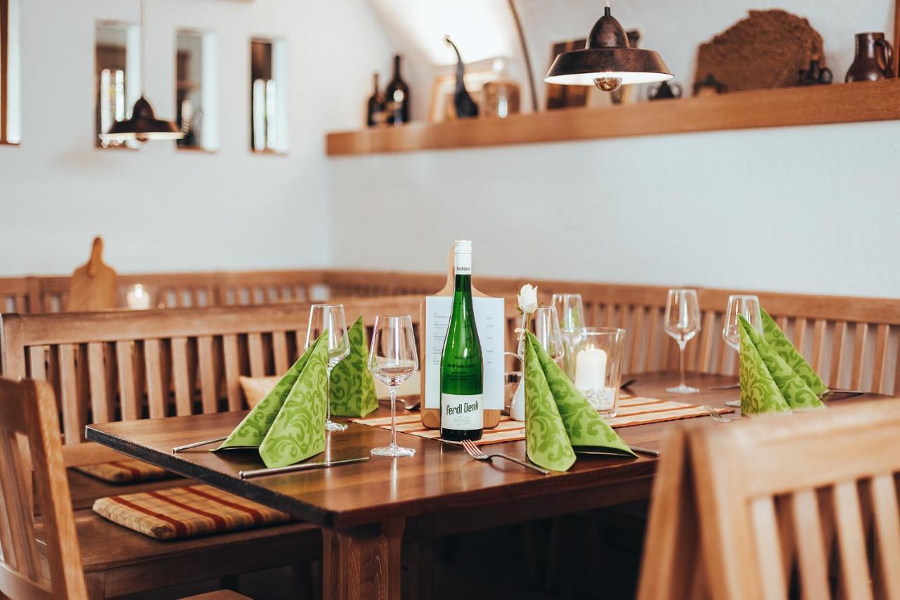 Weingut Ferdl Denk Hotel ไวส์เซินเคียร์เชิน อินแดร์ วาคเอา ภายนอก รูปภาพ