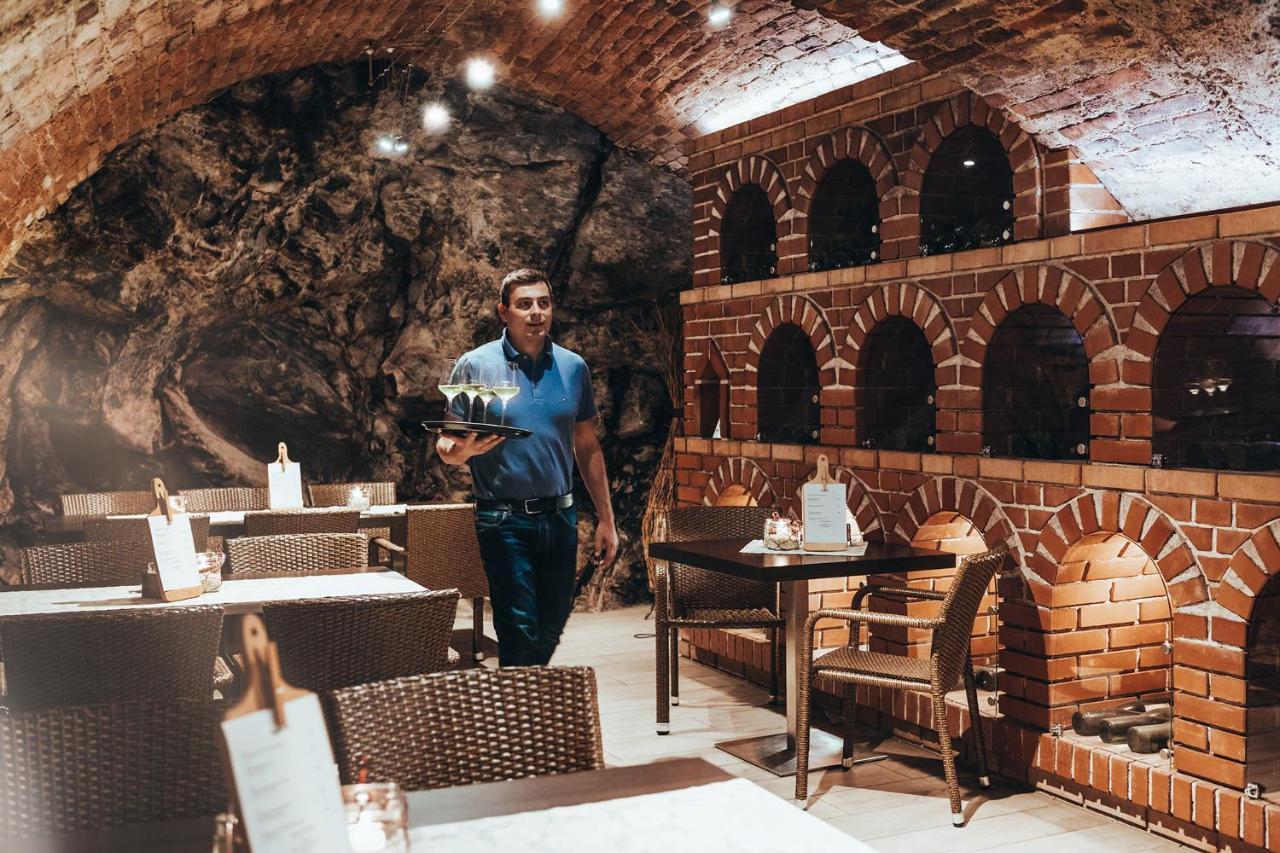 Weingut Ferdl Denk Hotel ไวส์เซินเคียร์เชิน อินแดร์ วาคเอา ภายนอก รูปภาพ