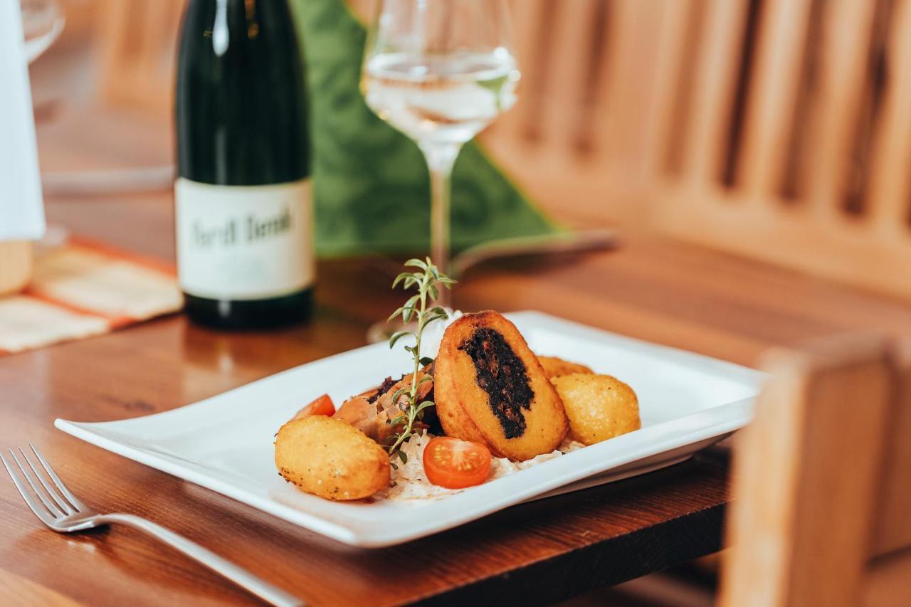 Weingut Ferdl Denk Hotel ไวส์เซินเคียร์เชิน อินแดร์ วาคเอา ภายนอก รูปภาพ